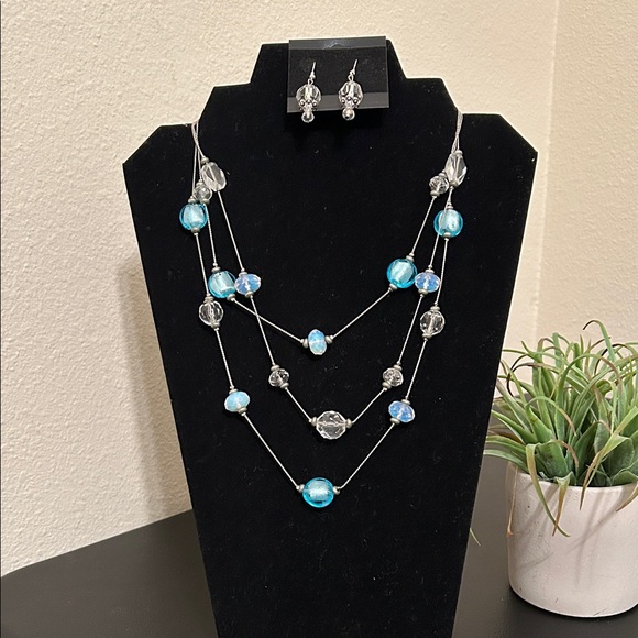 Jewelry - Elegant Blue and Silver Necklace Set